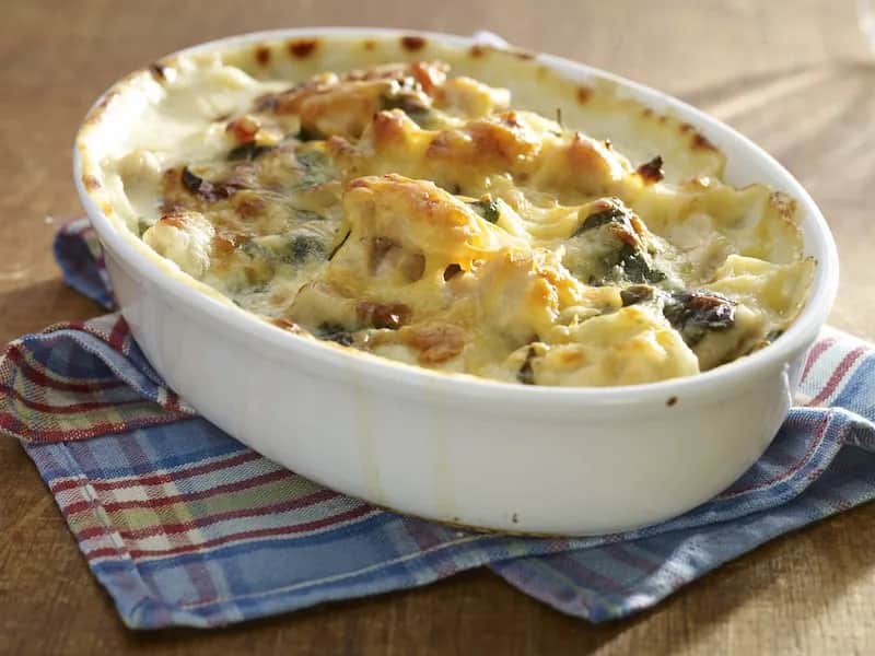 Zapiekanka z kurczakiem i ziemniakami: przepis krok po kroku